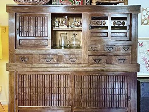 Antique wooden chest of drawers with its doors and drawers restored